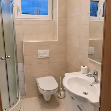 Luxury Gonzales * מוסטר